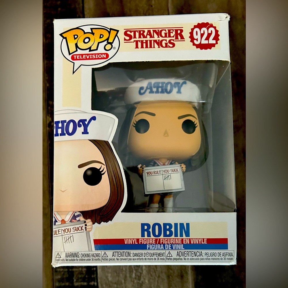 Stranger Things Robin Ahoy figurine